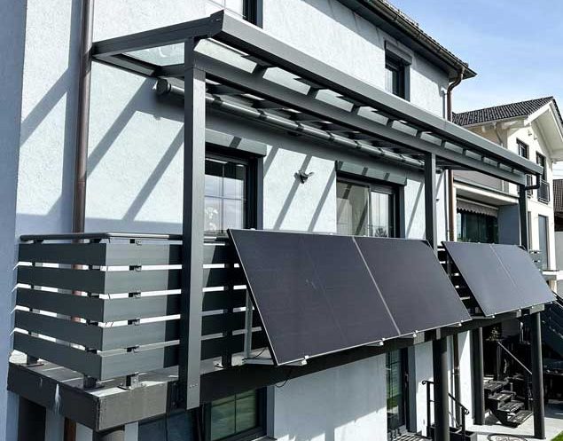 Balcony roof with additional elements