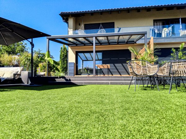 Wall-mounted gazebo