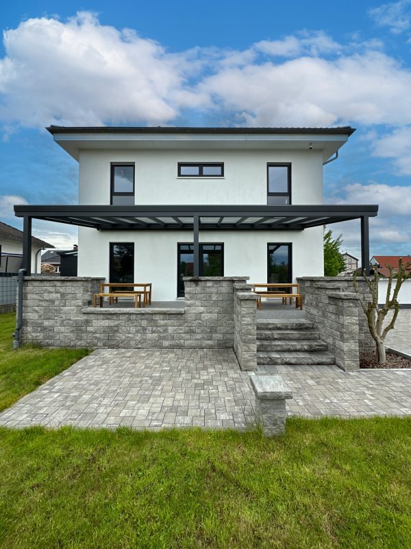 Wall-mounted patio with polycarbonate cover s400