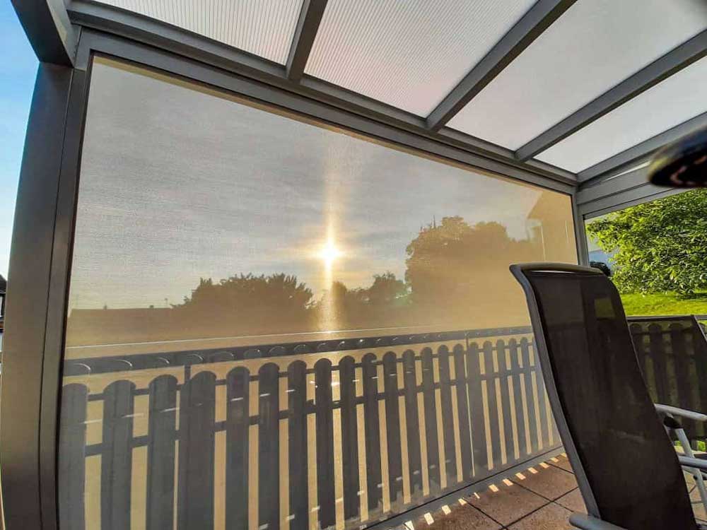Fixed-wall-made-of-transparent-polycarbonate