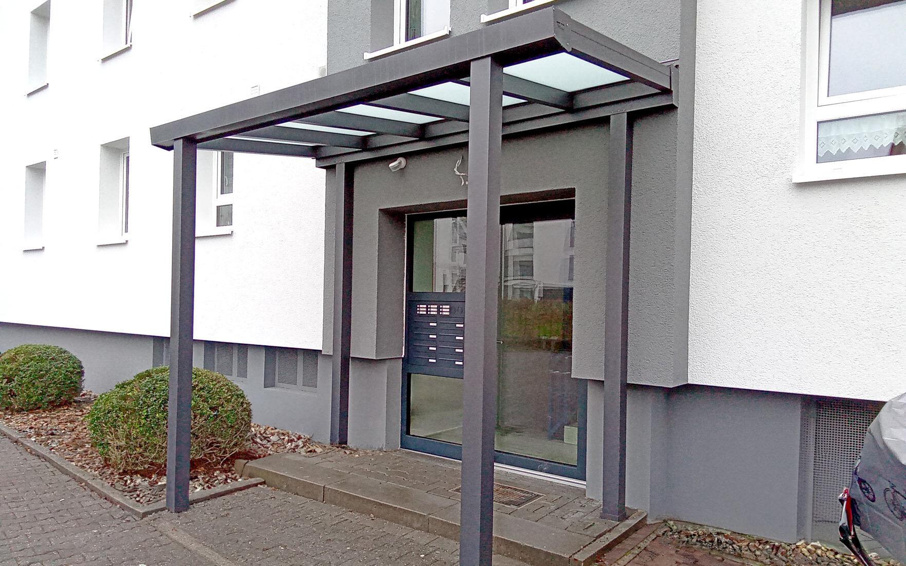 Side entrance canopy