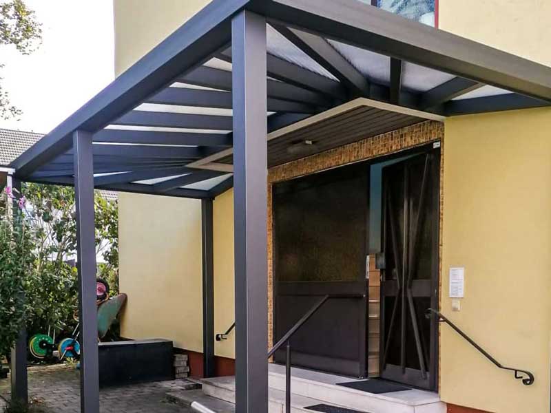 Corner wall-mounted smoking canopy with glass in Cork
