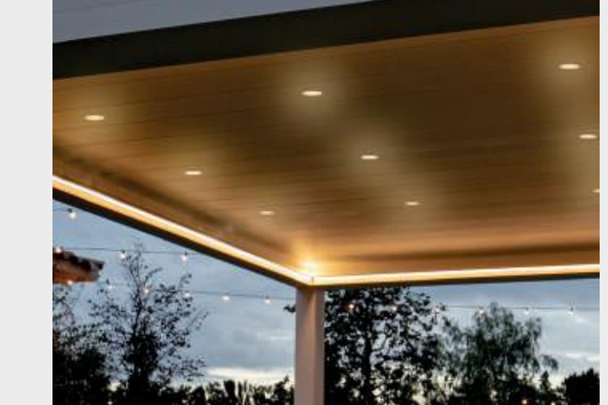LED lamps integrated in bioclimatic pergola slats
