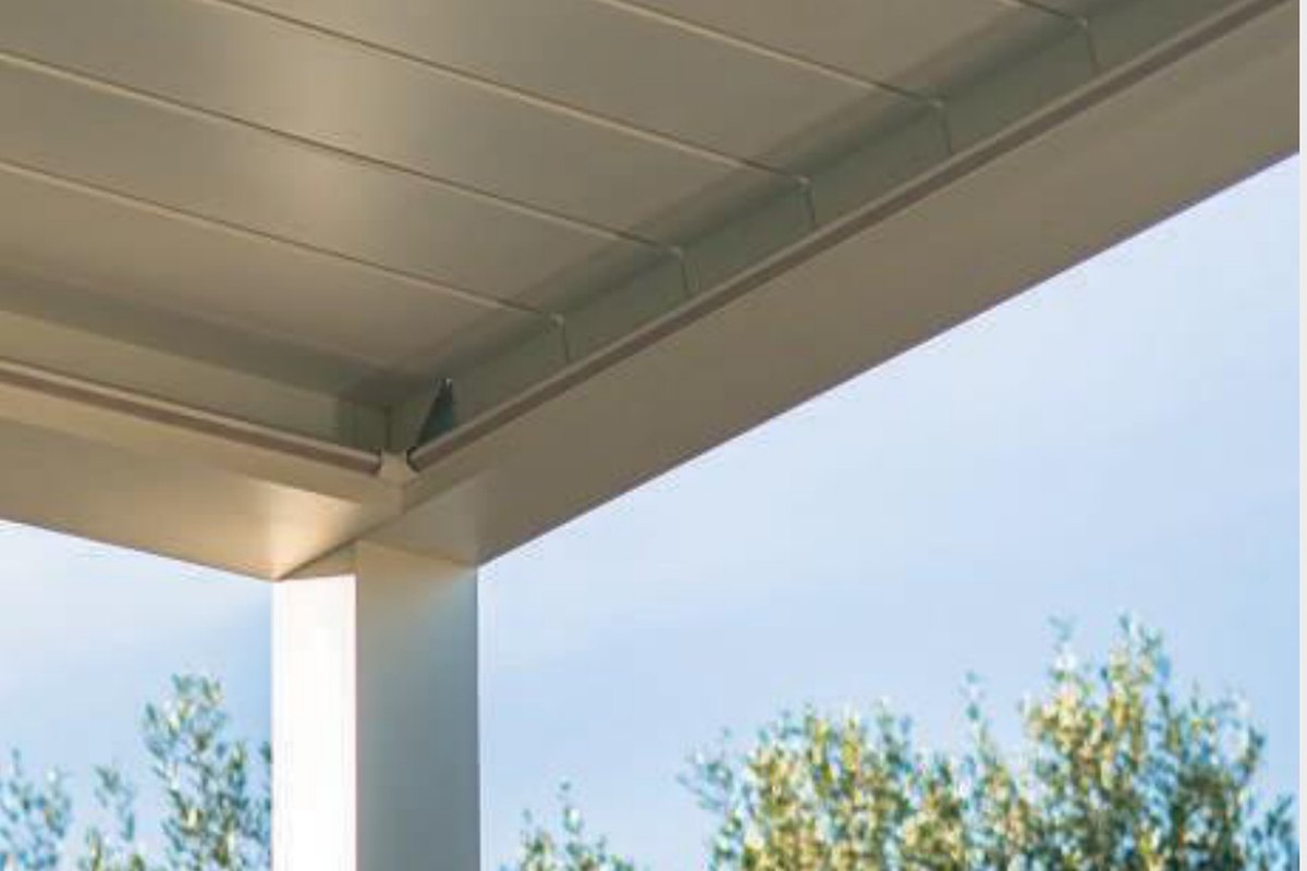 Closed waterproof louvered pergola roof