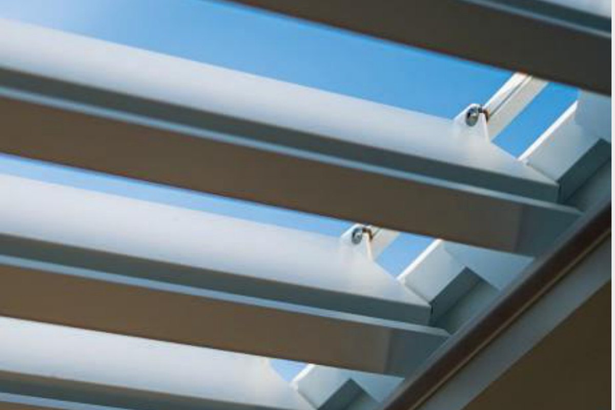 Open motorised louvers on bioclimatic pergola