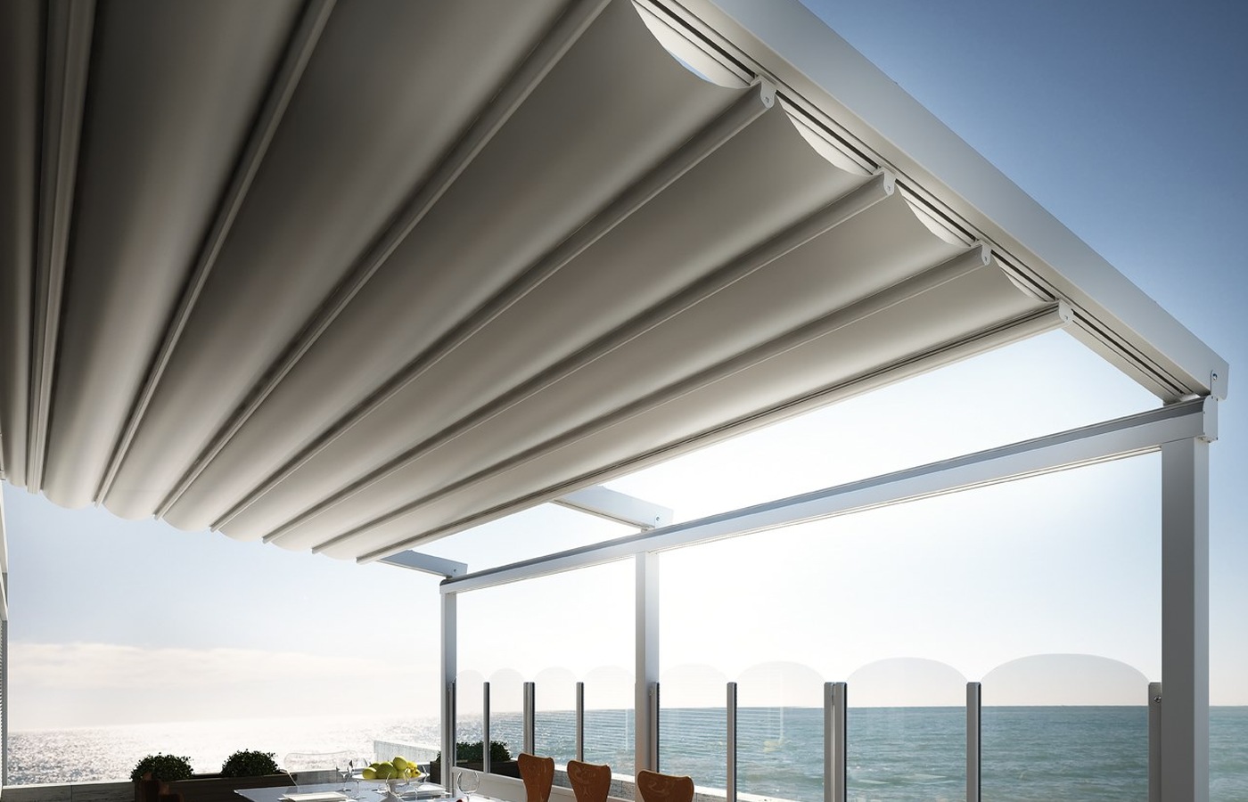 Star multi-module retractable fabric roof over a terrace