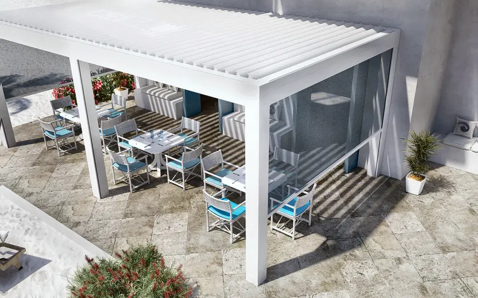 Diesis O wall-mounted layout with tilting louvres and side screen