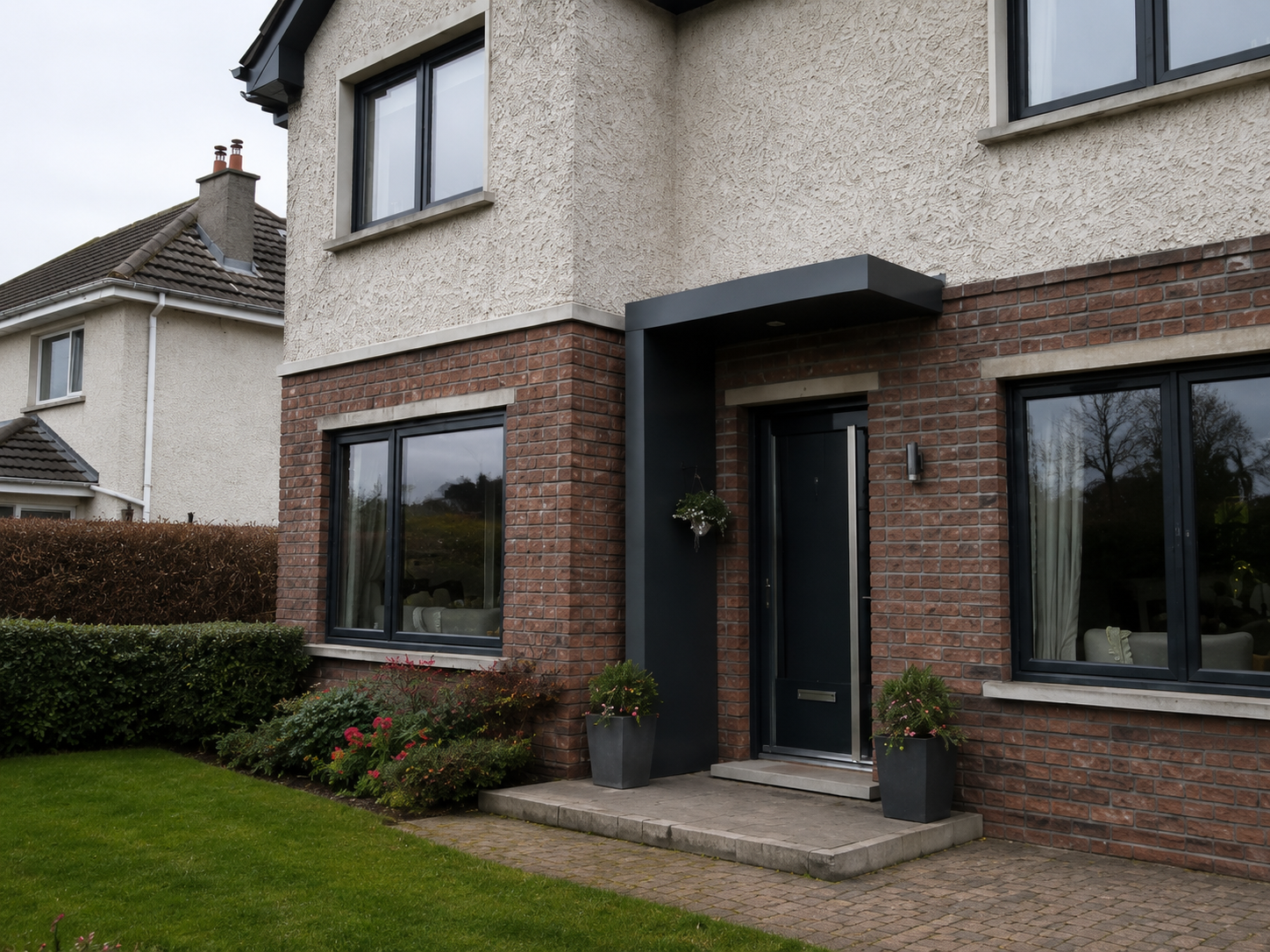 Aluminium entrance canopy with side panel and mailbox