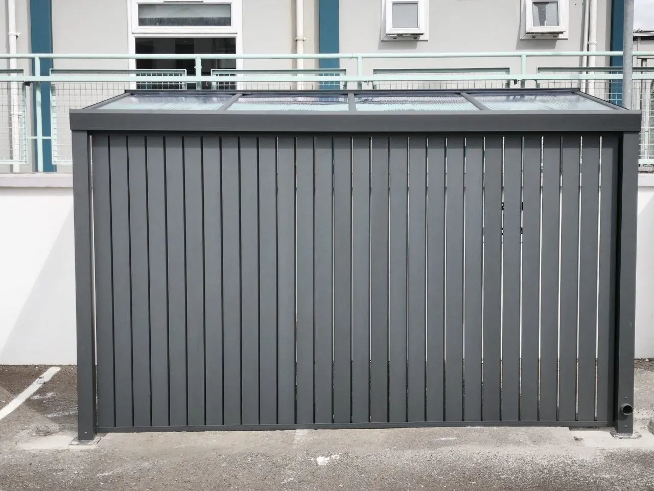 Vertically oriented aluminium Diamond-shaped wall on the Cashel school shelter