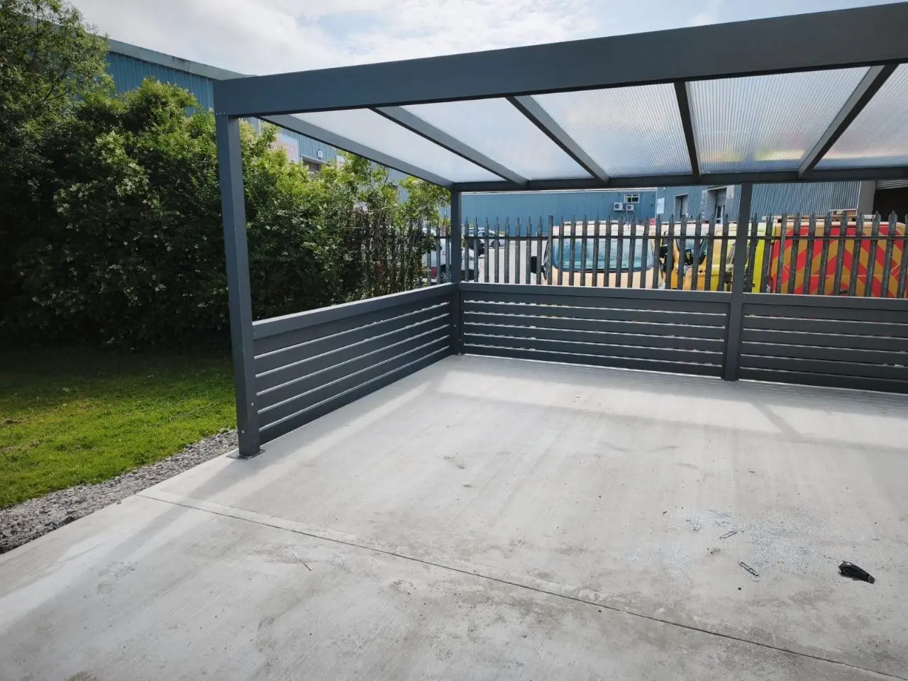 Covered interior of the Würth staff rest shelter with horizontal aluminium walls