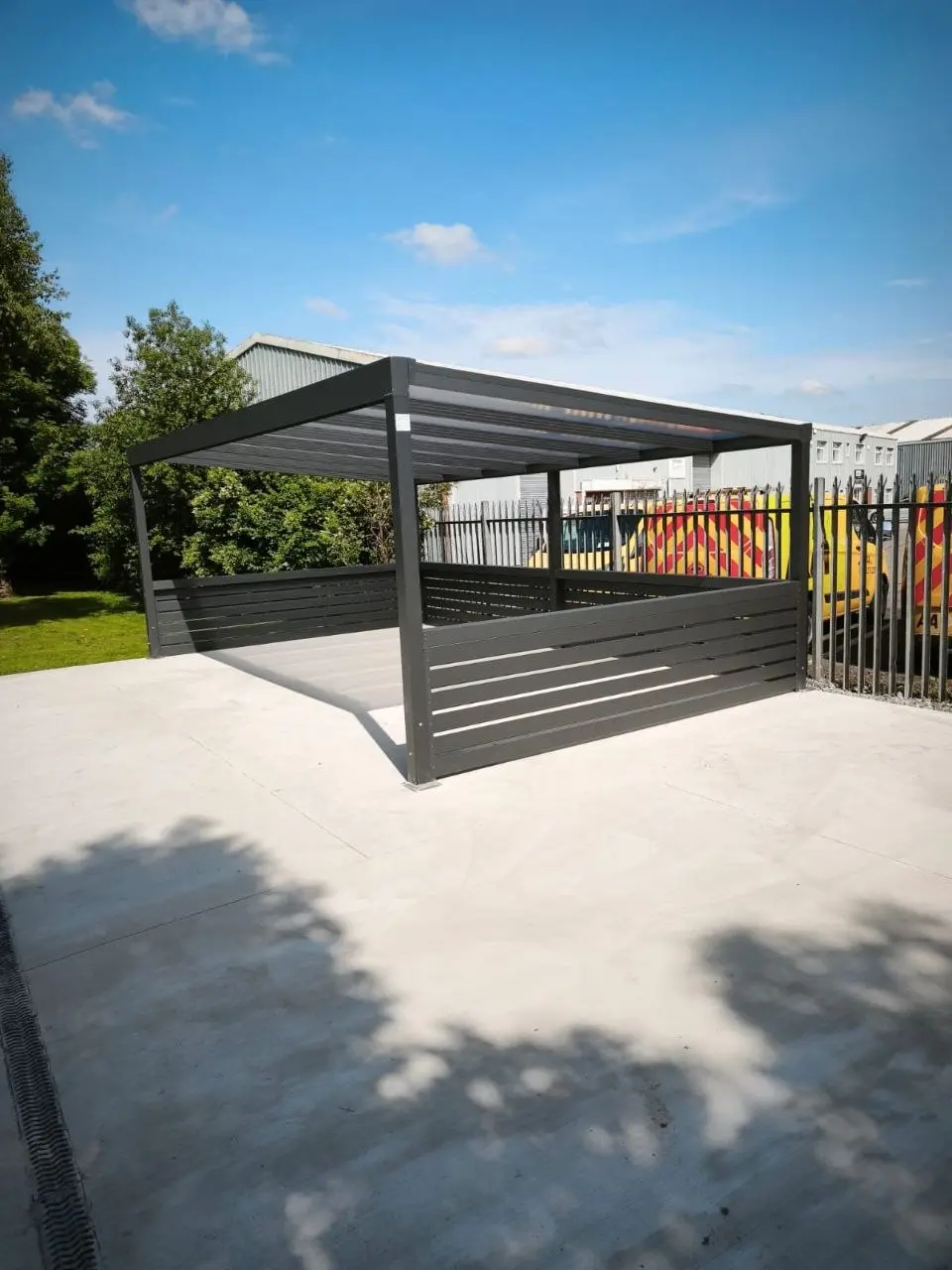 Long side view of the completed Würth employee shelter in Limerick