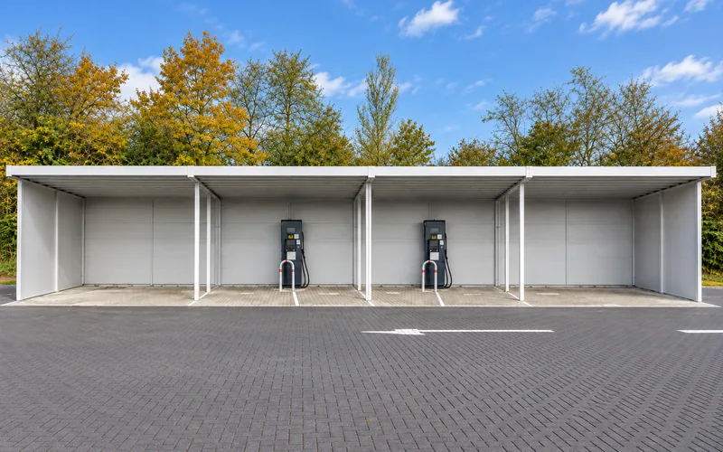 Commercial aluminium shelter installation for customer review