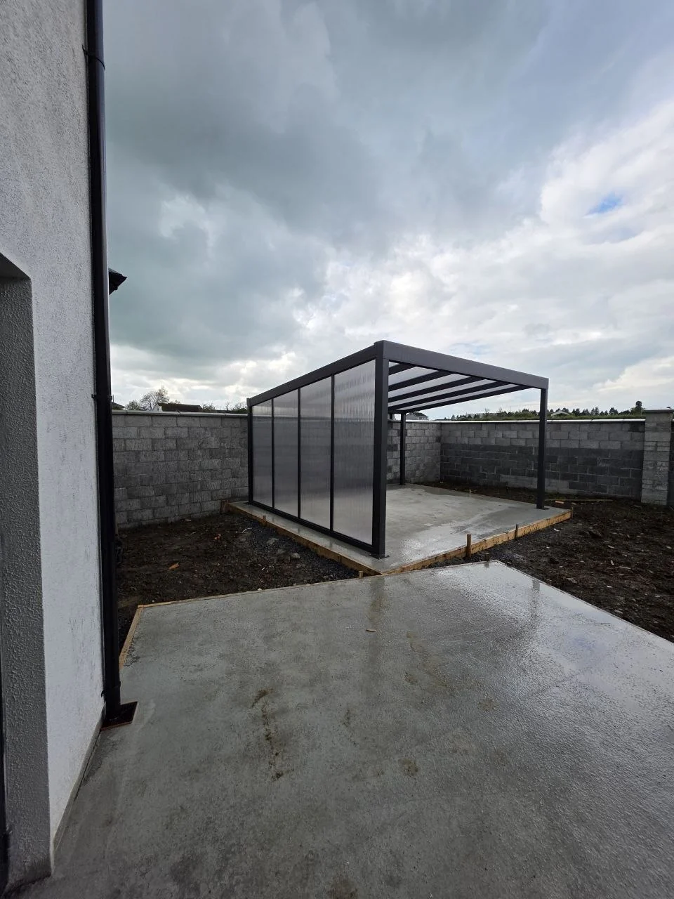 Polycarbonate side wall providing additional weather protection on the Roscommon pergola