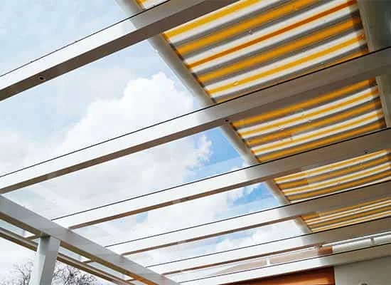 Trend 350 over-roof awning installed above a glass canopy