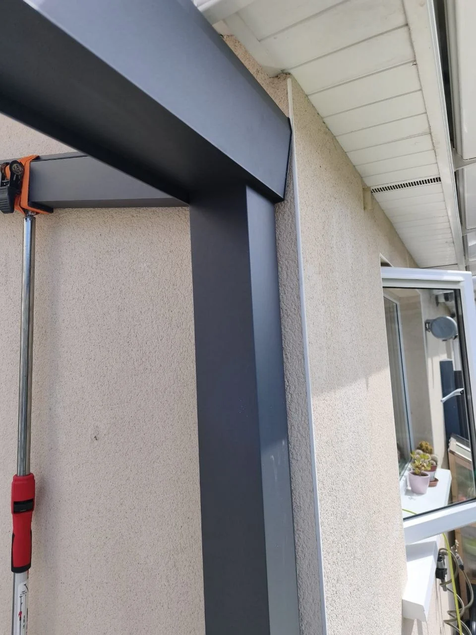 Wall and fence connection detail on the made-to-measure glass entrance canopy in Dublin