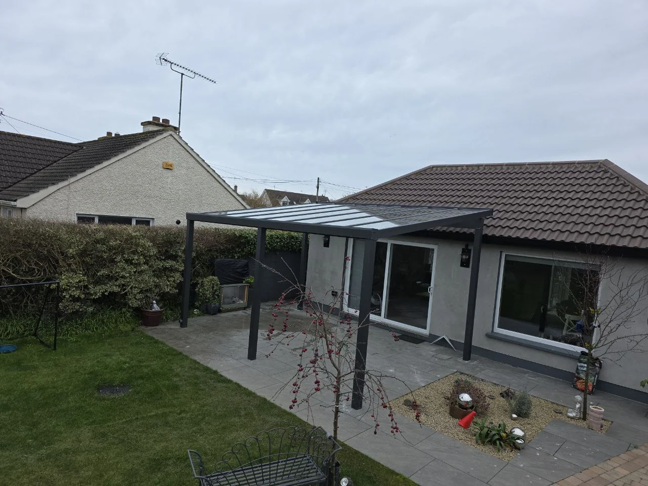 Wide view of the freestanding aluminium glass pergola positioned beside the Dublin home