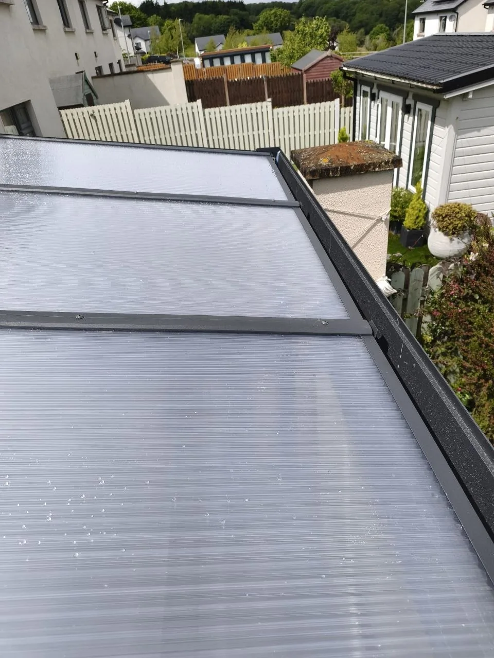 Roof corner detail showing the polycarbonate panels and anthracite aluminium frame
