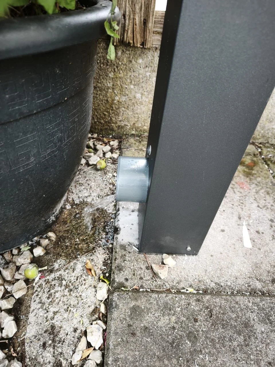Integrated rainwater drainage detail on the aluminium pergola in Ennis, County Clare