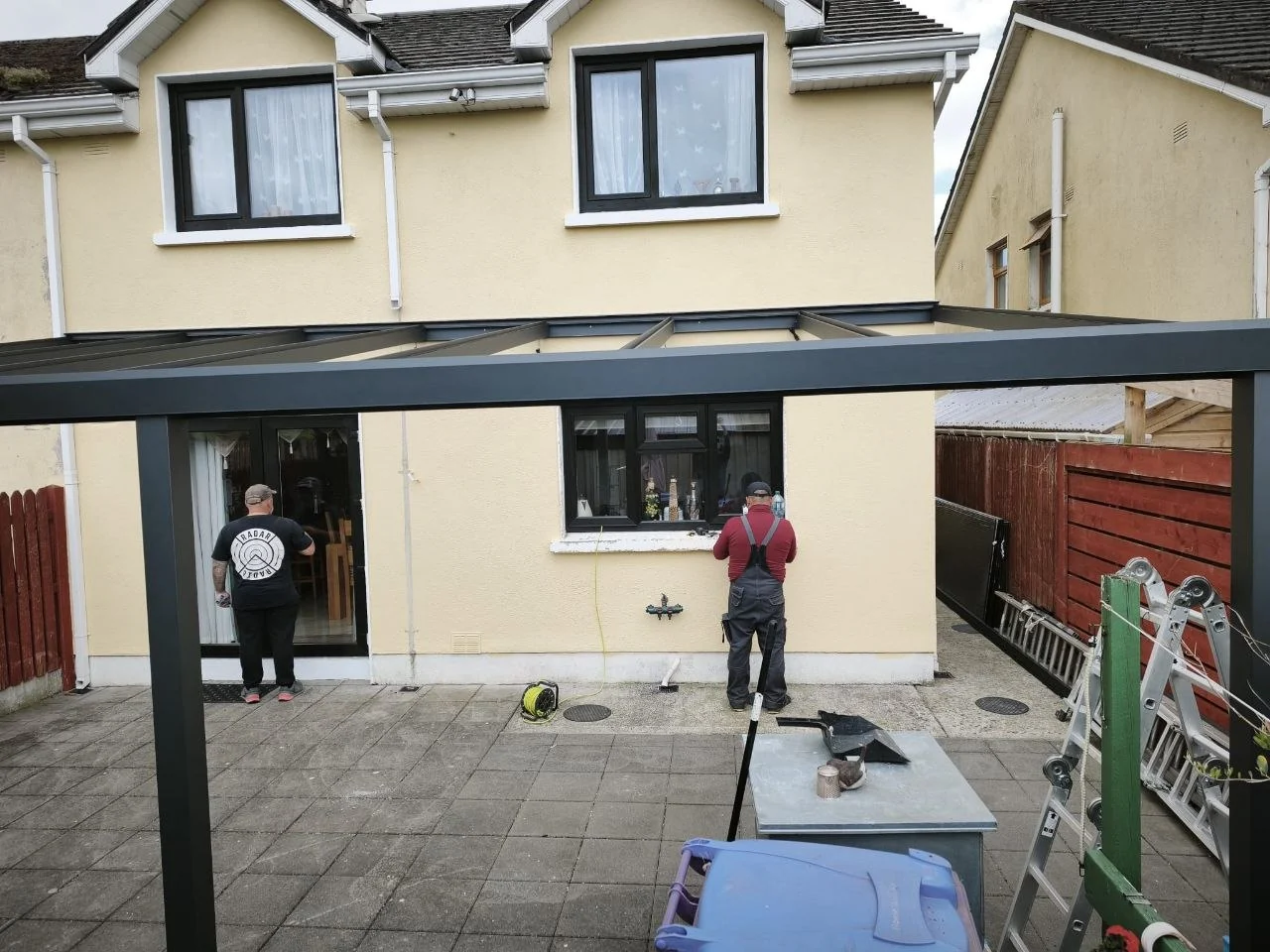 Anthracite aluminium pergola frame during installation at the Ennis property