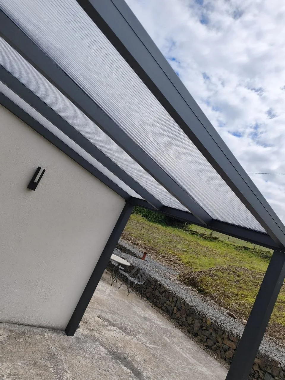 Polycarbonate roof and anthracite aluminium rafters on the entrance canopy in Leagh