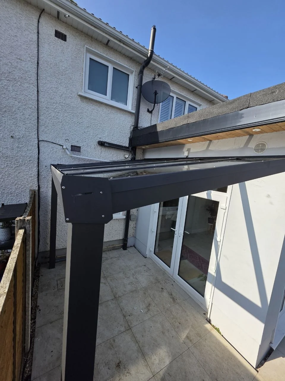 Anthracite aluminium frame during installation of the rear patio glass canopy in Dublin