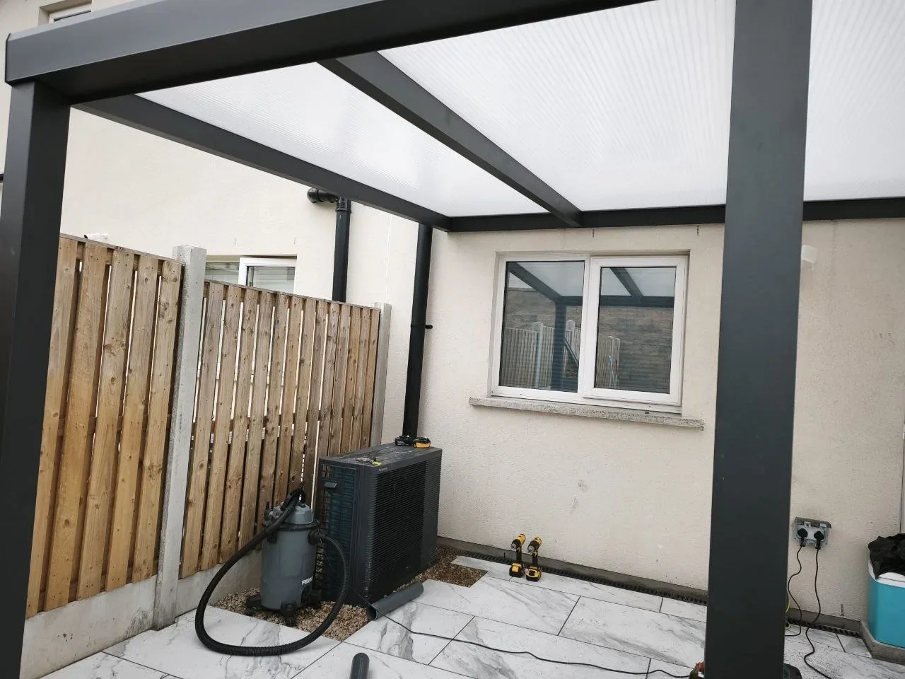 Anthracite aluminium frame detail on the wall-mounted pergola in Cork
